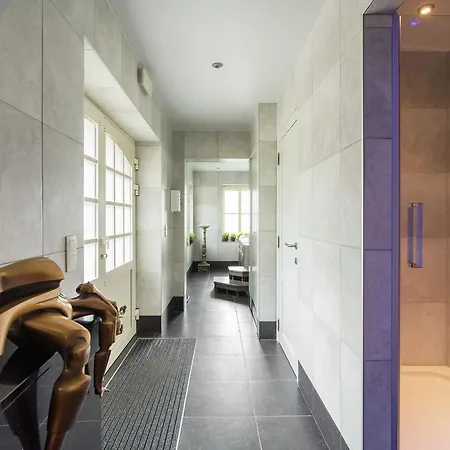 Дом отдыха Luxury In With Bubble Bath And Sauna