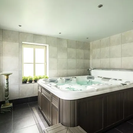Semesterbostad Luxury In With Bubble Bath And Sauna Gedinne